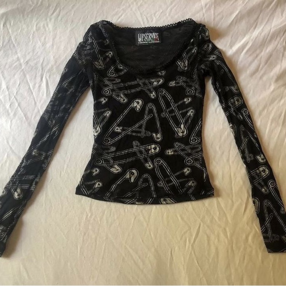 ISO LIP SERVICE LONG SLEEVE SAFETY PIN SHIRT💖💖💖💖